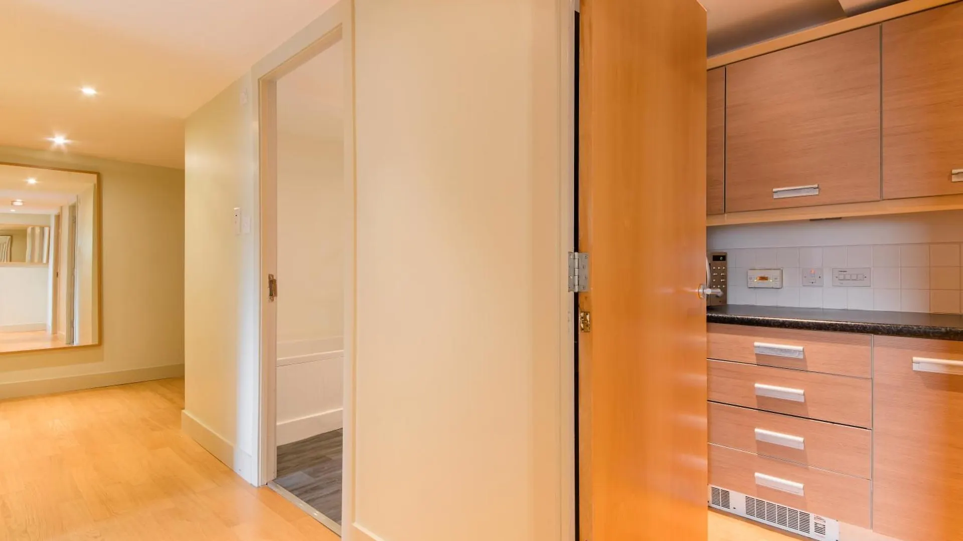 Modern Flat In The Middle Of Old Town Apartment Edinburgh